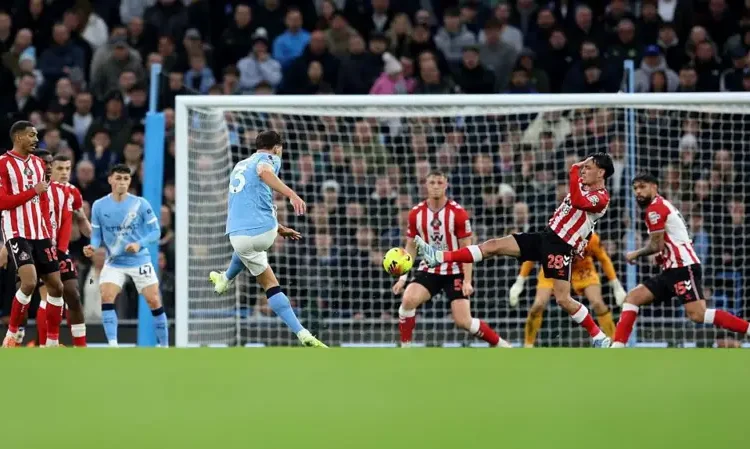 City Win to Close Gap on Arsenal