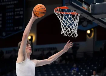 7ft 9in Olivier Rioux Makes College Basketball History
