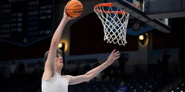 7ft 9in Olivier Rioux Makes College Basketball History