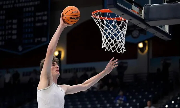 7ft 9in Olivier Rioux Makes College Basketball History