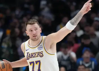 Doncic Shines in Emotional Dallas Return as Lakers Rally for Win