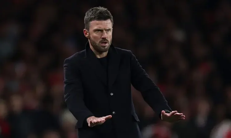 Carrick Keeps Door Open for Late Man Utd Deals