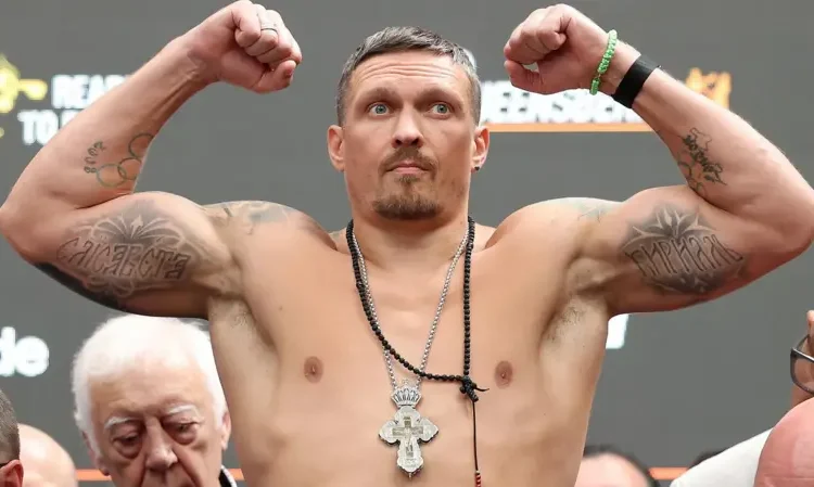 Usyk to Defend WBC Title Against Kickboxer Rico Verhoeven in Egypt