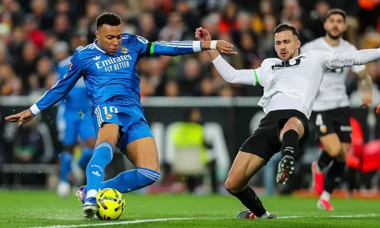 Real Madrid Trim Gap to Barcelona with Win at Valencia