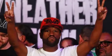 Floyd Mayweather Announces Professional Boxing Comeback at 48
