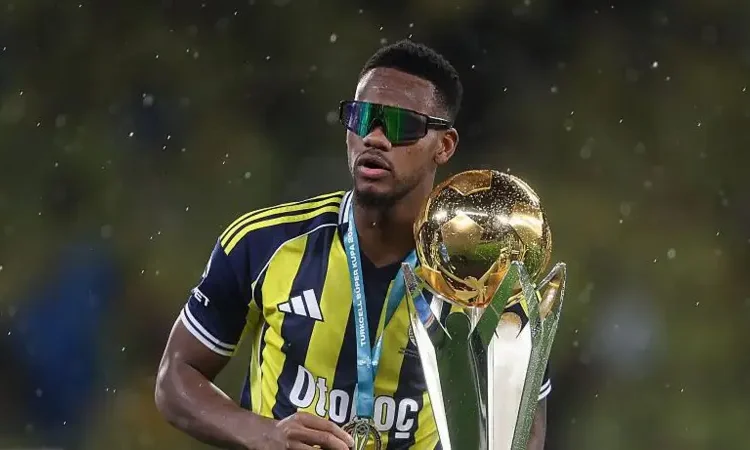 Jhon Duran: 22-Year-Old Nomad Set for Sixth Career Move