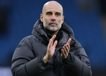 Rooney Backs Kompany to Succeed Guardiola at Man City