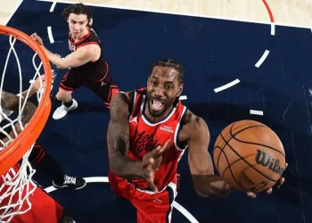 Kawhi Leonard Equals Record in Clippers Win