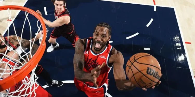 Kawhi Leonard Equals Record in Clippers Win