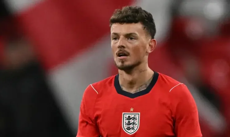 England Squad Backs Ben White After Wembley Boos