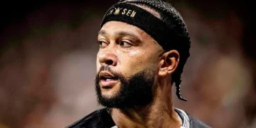 Depay Clarifies Phone Use in Corinthians Match