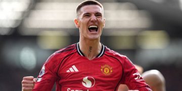 Šeško Winner Propels Man Utd to Third Amid VAR Drama
