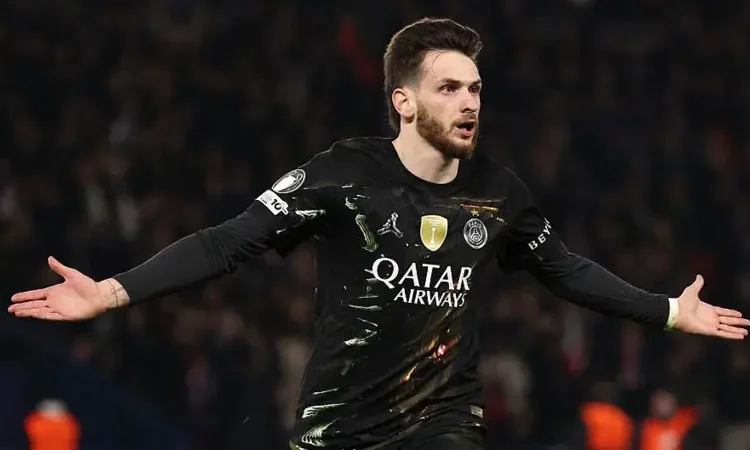 Kvaratskhelia Double Seals PSG Win as Chelsea Implode in Paris