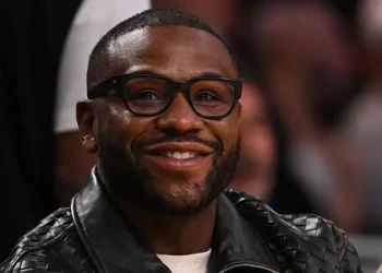 Mayweather Announces Athens Clash with Zambidis Ahead of Pacquiao Rematch