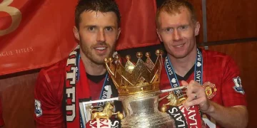 Scholes Clarifies “Offensive” Remarks Toward Man Utd Boss Carrick