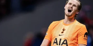 Spurs Shambles: Kinsky Hooked After 17-Minute Horror Show
