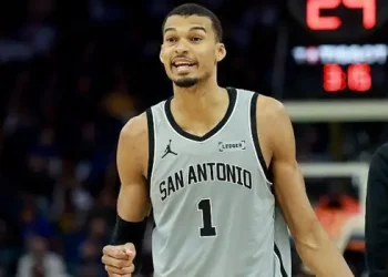 Wembanyama Powers Spurs to 10th Straight Win