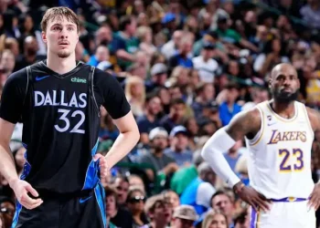 Flagg Drops 45 as Mavericks Edge Lakers