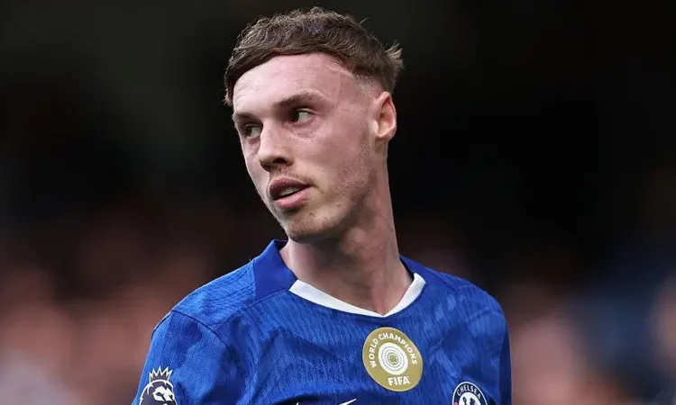 Palmer Dismisses Man Utd Rumours, Stays Focused on Chelsea