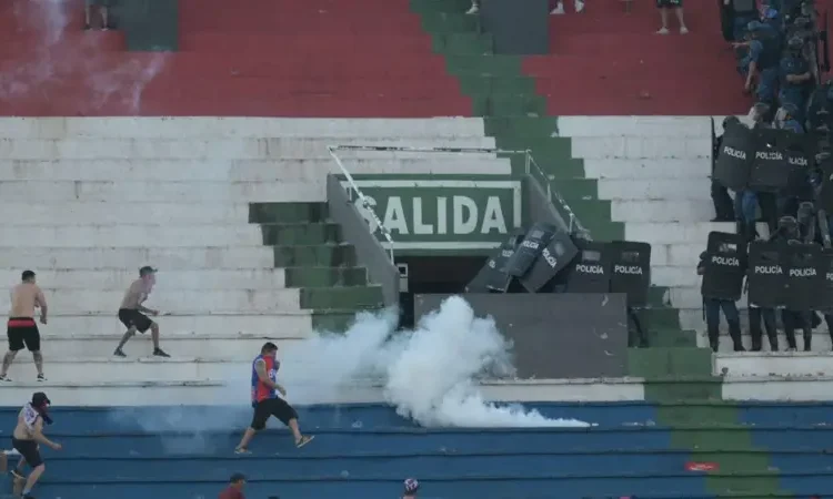 Paraguay Derby Abandoned After Violence