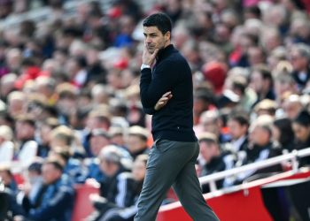 Arsenal Floored as Title Race Tightens