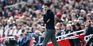 Arsenal Floored as Title Race Tightens