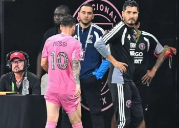 Messi Subbed With Leg Scare