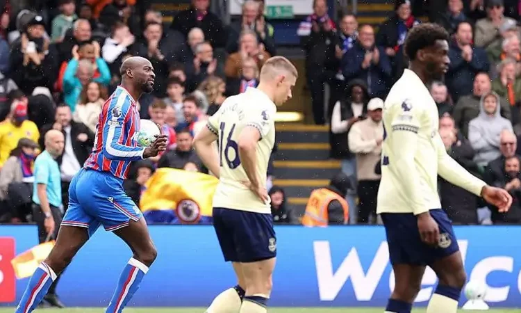 Mateta Blow Halts Everton’s Charge