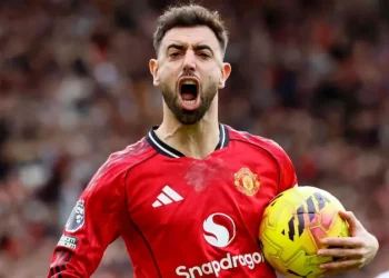 Fernandes Wins Football Writers’ Award 