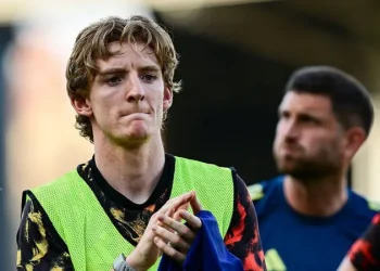 Barcelona Join Bayern In Gordon Pursuit