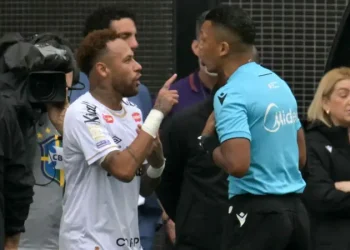Neymar Rages at Sub Error