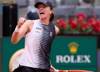 Swiatek Battles Past McNally To Reach Rome Third Round
