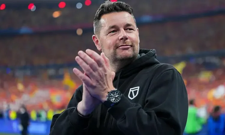 Sage Takes Charge At Palace