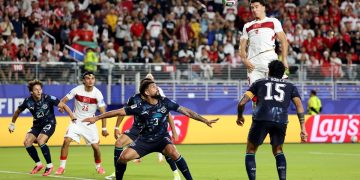 10-Man Paraguay Hold Firm Against Turkey to Secure Crucial World Cup Victory