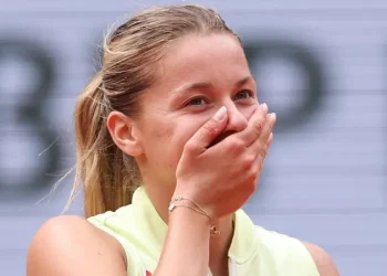 Chwalinska Shocks Paris With Semi-Final Surge