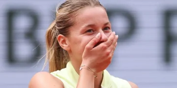 Chwalinska Shocks Paris With Semi-Final Surge